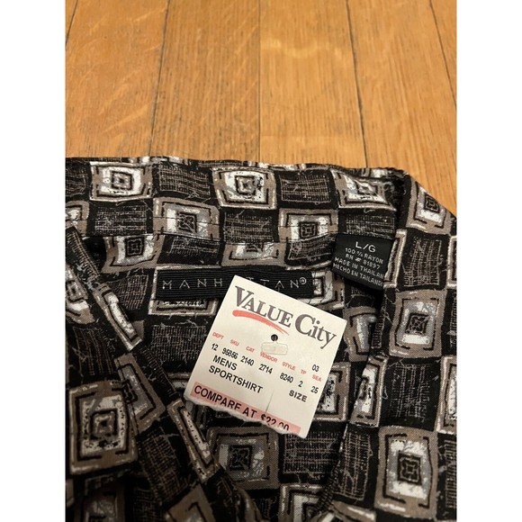BRAND NEW Manhattan Men’s Shortsleeve Button-up RAYON Size L NWT - Picture 4 of 4